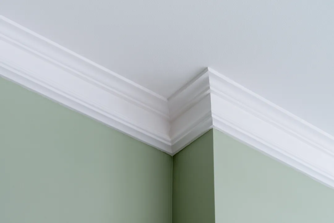 Ceiling cornices in the interior intricate corner