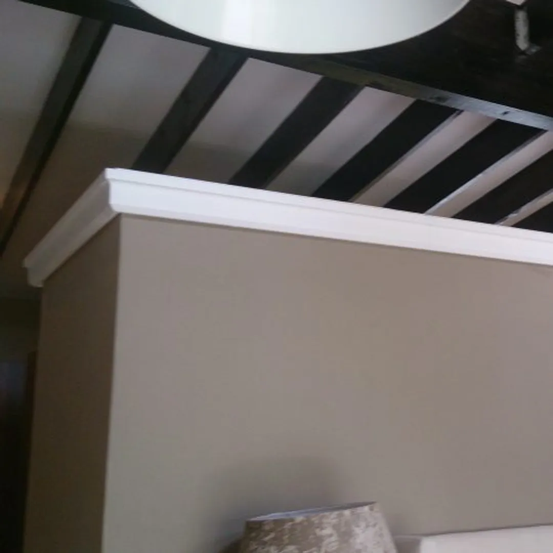 Cornices near exposed ceiling beams